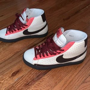 LIGHTLY WORN women blazer high tops